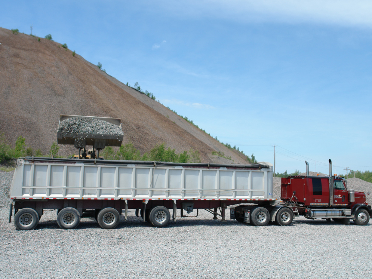 Camion faisant son chargement